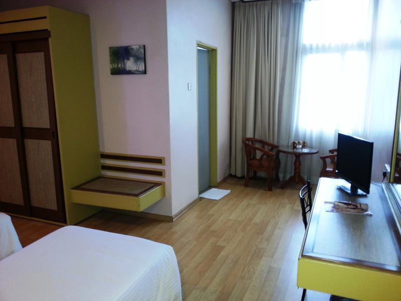 Oyo 232 The Suraya Hotel Kuantan Ngoại thất bức ảnh
