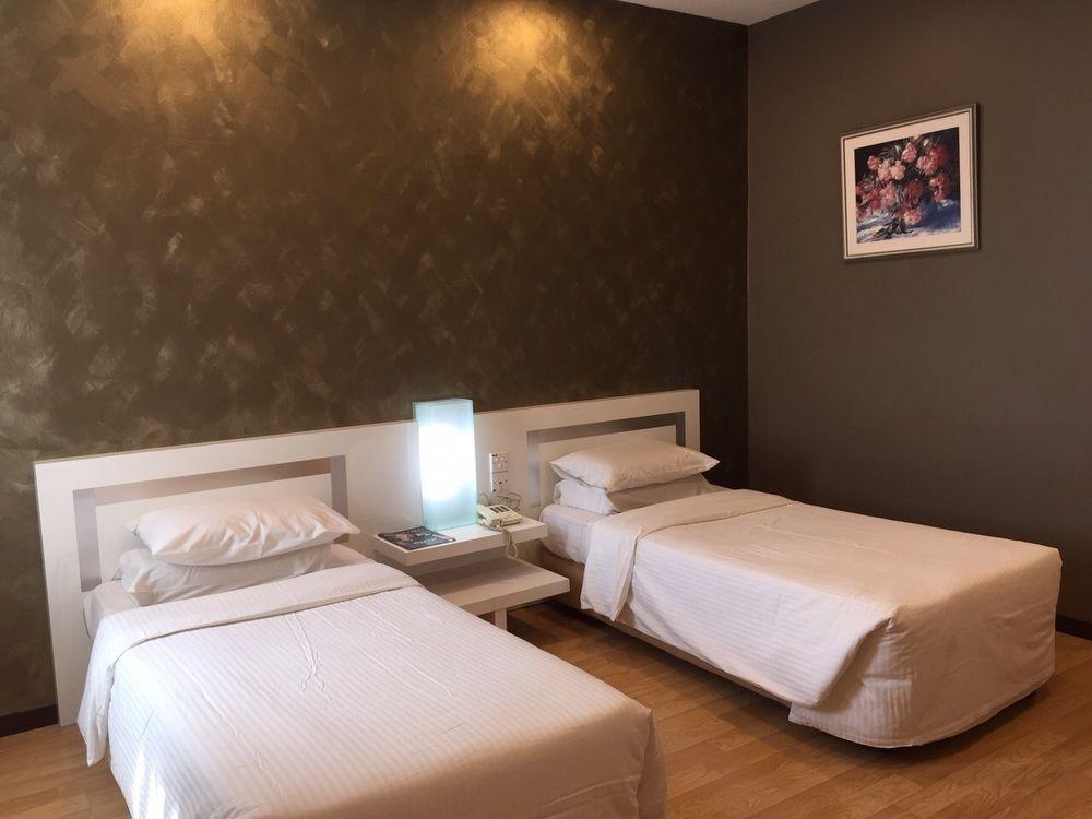 Oyo 232 The Suraya Hotel Kuantan Ngoại thất bức ảnh