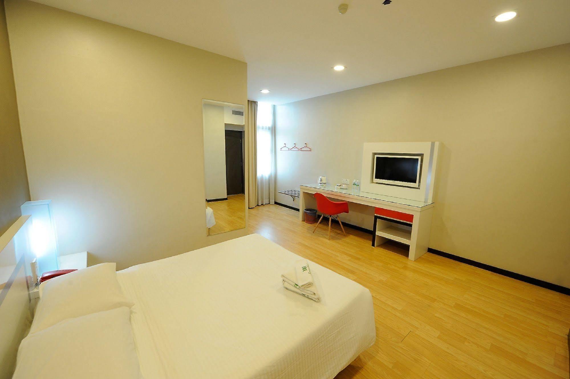 Oyo 232 The Suraya Hotel Kuantan Ngoại thất bức ảnh