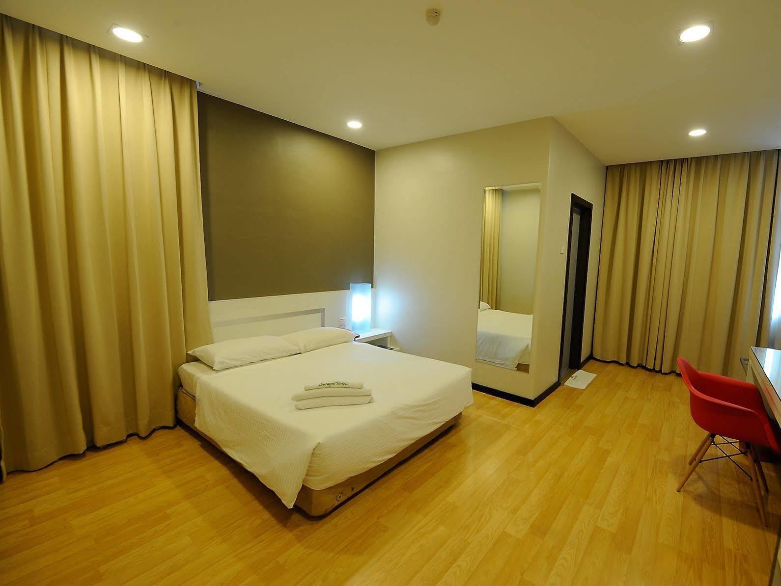 Oyo 232 The Suraya Hotel Kuantan Ngoại thất bức ảnh
