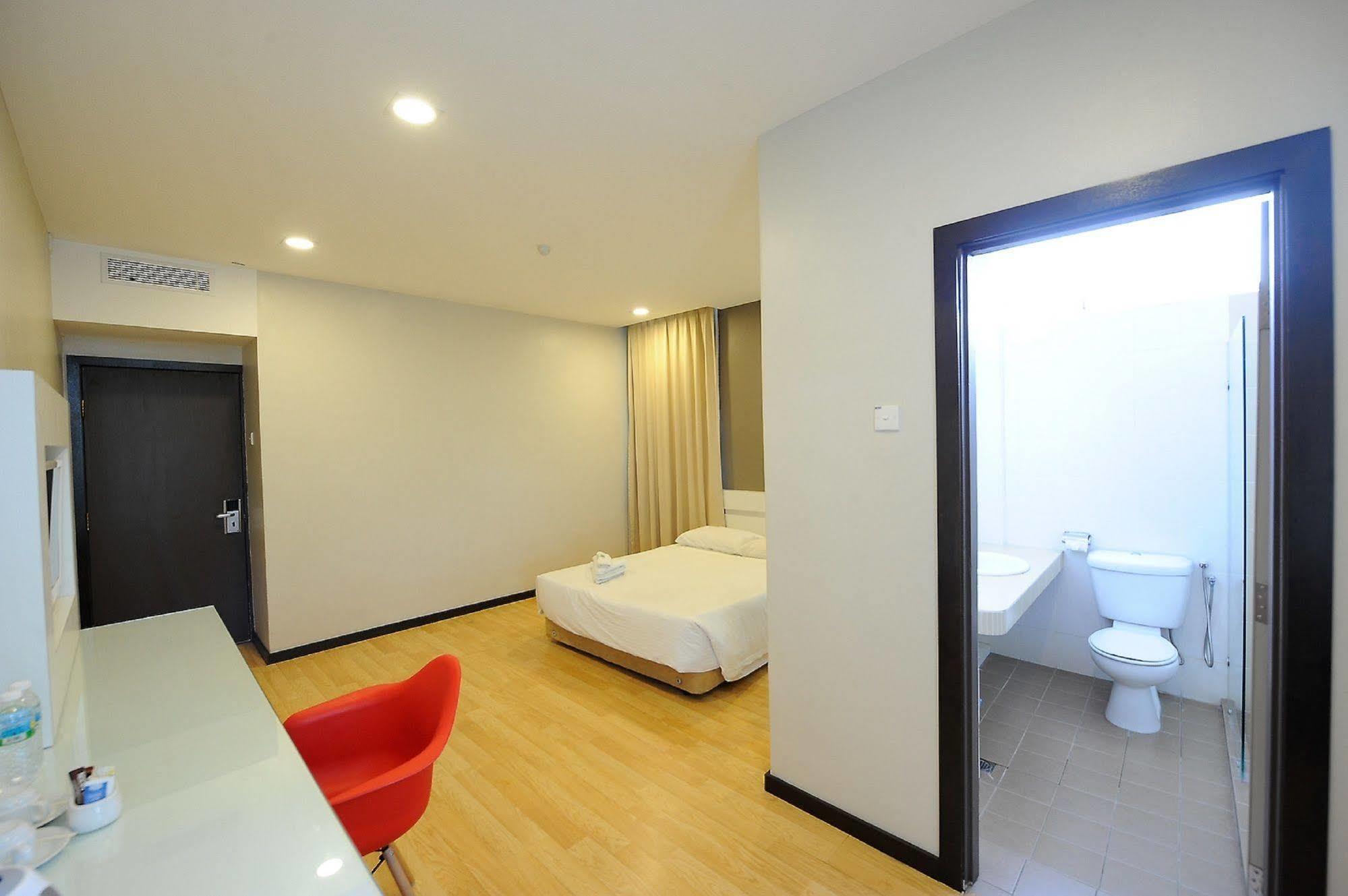 Oyo 232 The Suraya Hotel Kuantan Ngoại thất bức ảnh