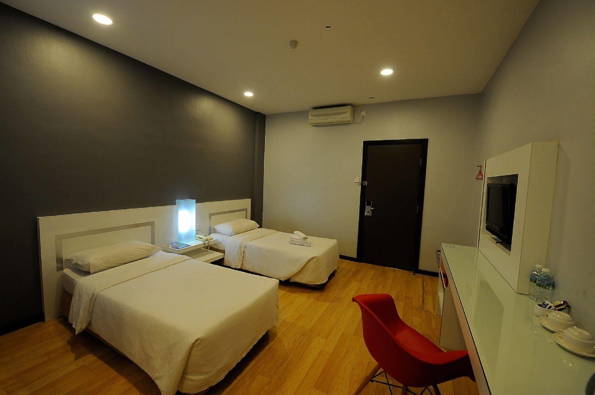 Oyo 232 The Suraya Hotel Kuantan Ngoại thất bức ảnh