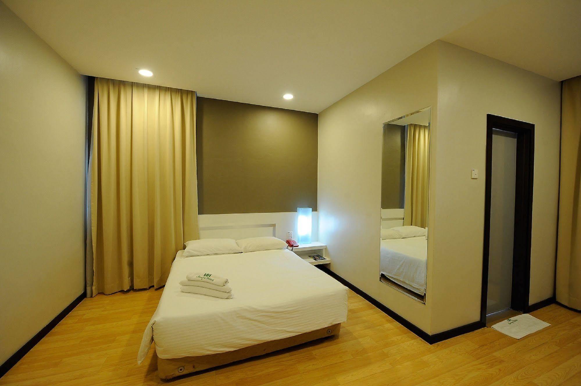 Oyo 232 The Suraya Hotel Kuantan Ngoại thất bức ảnh
