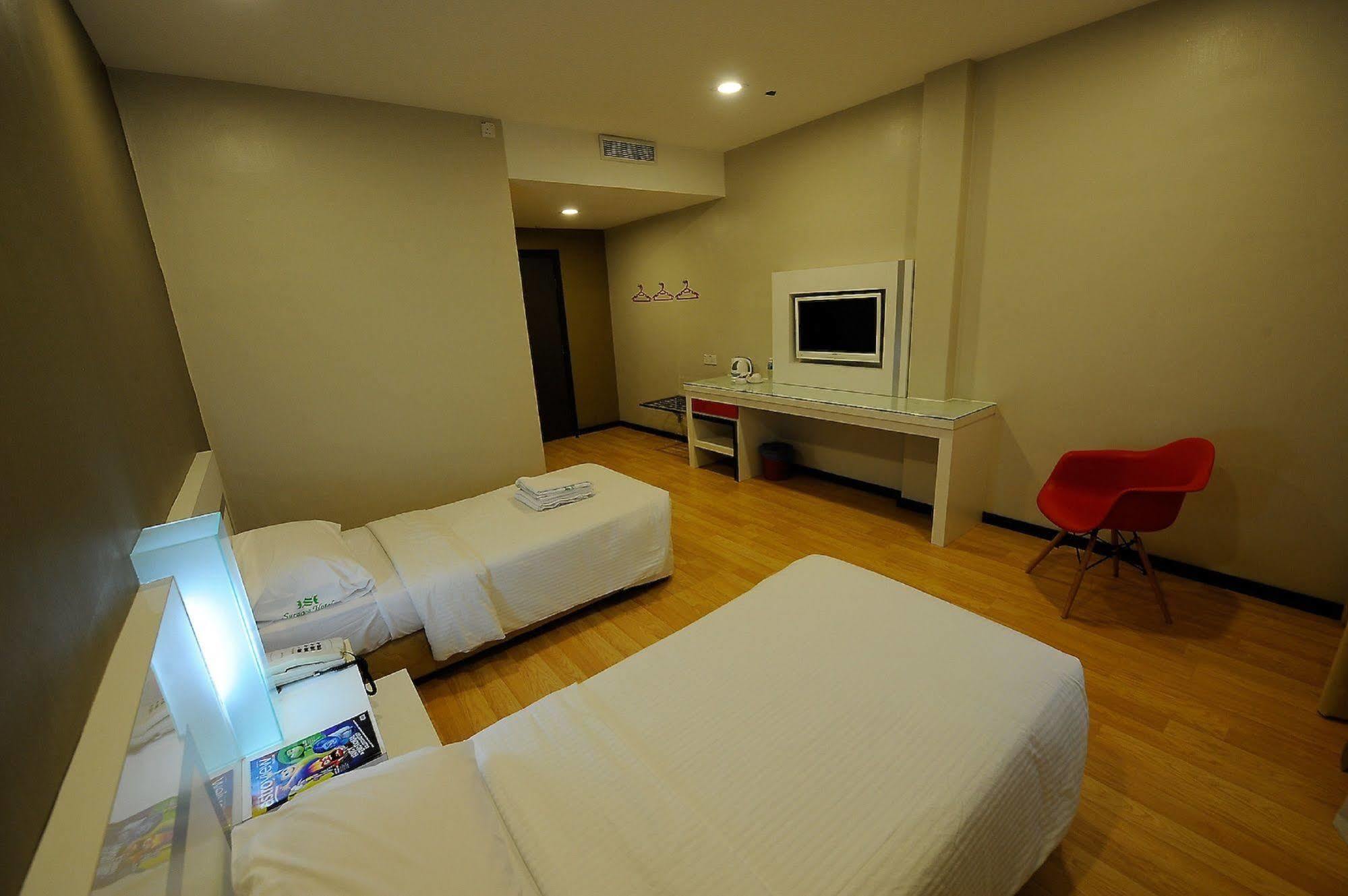 Oyo 232 The Suraya Hotel Kuantan Ngoại thất bức ảnh
