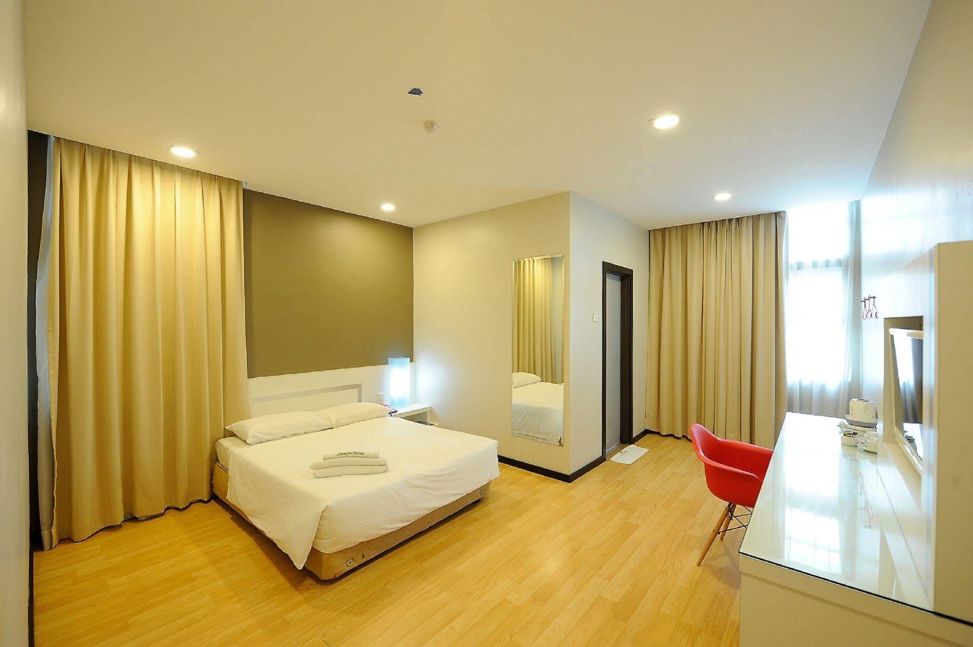 Oyo 232 The Suraya Hotel Kuantan Ngoại thất bức ảnh