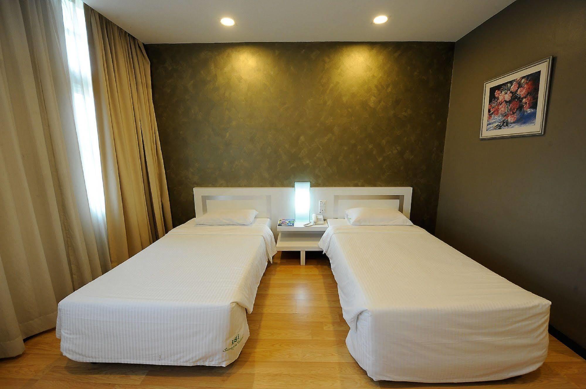 Oyo 232 The Suraya Hotel Kuantan Ngoại thất bức ảnh